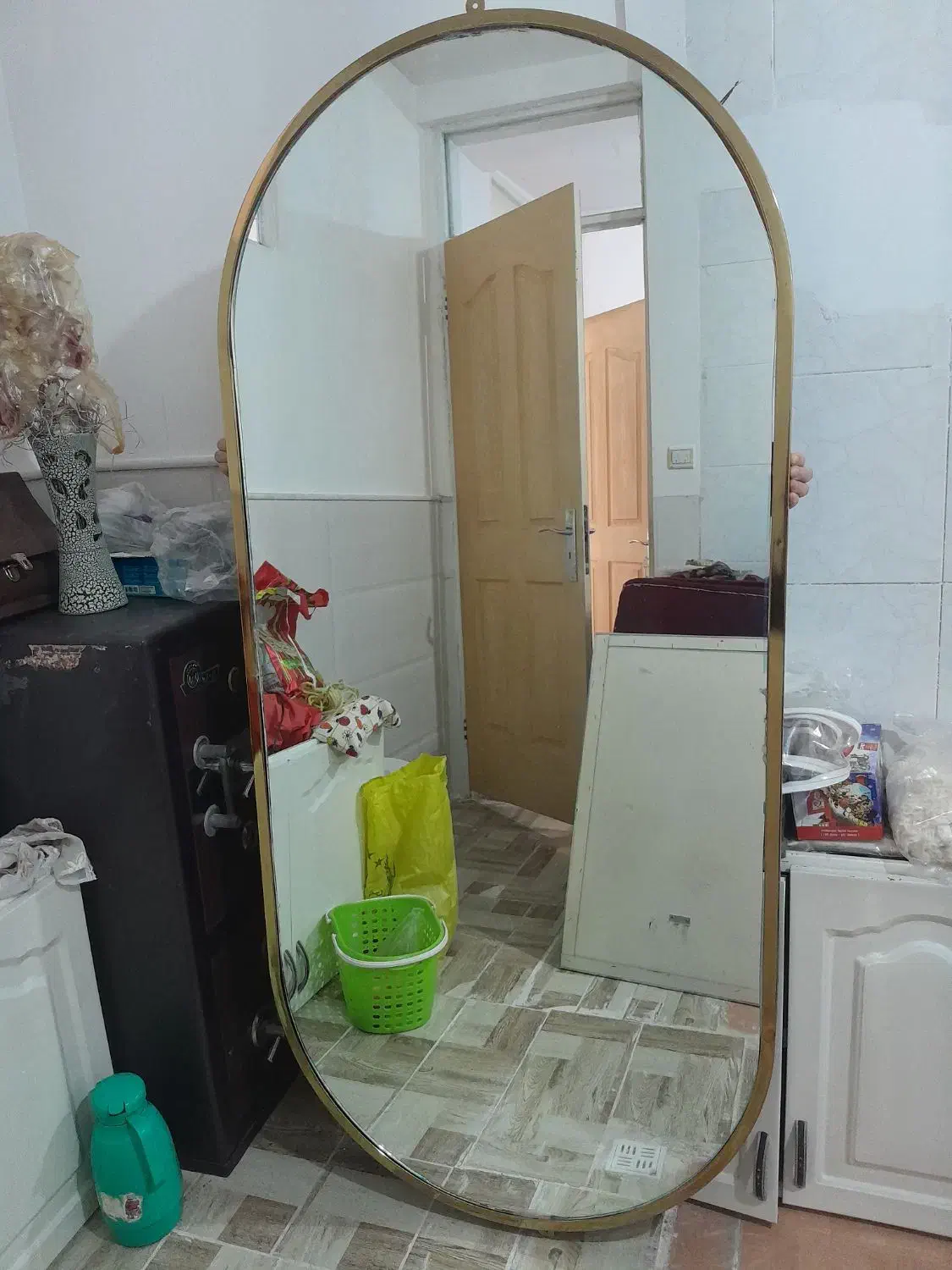 آینه بزرگ بانور مخفی وکنار ه طلایی نو|آینه|قم, قم نو|دیوار