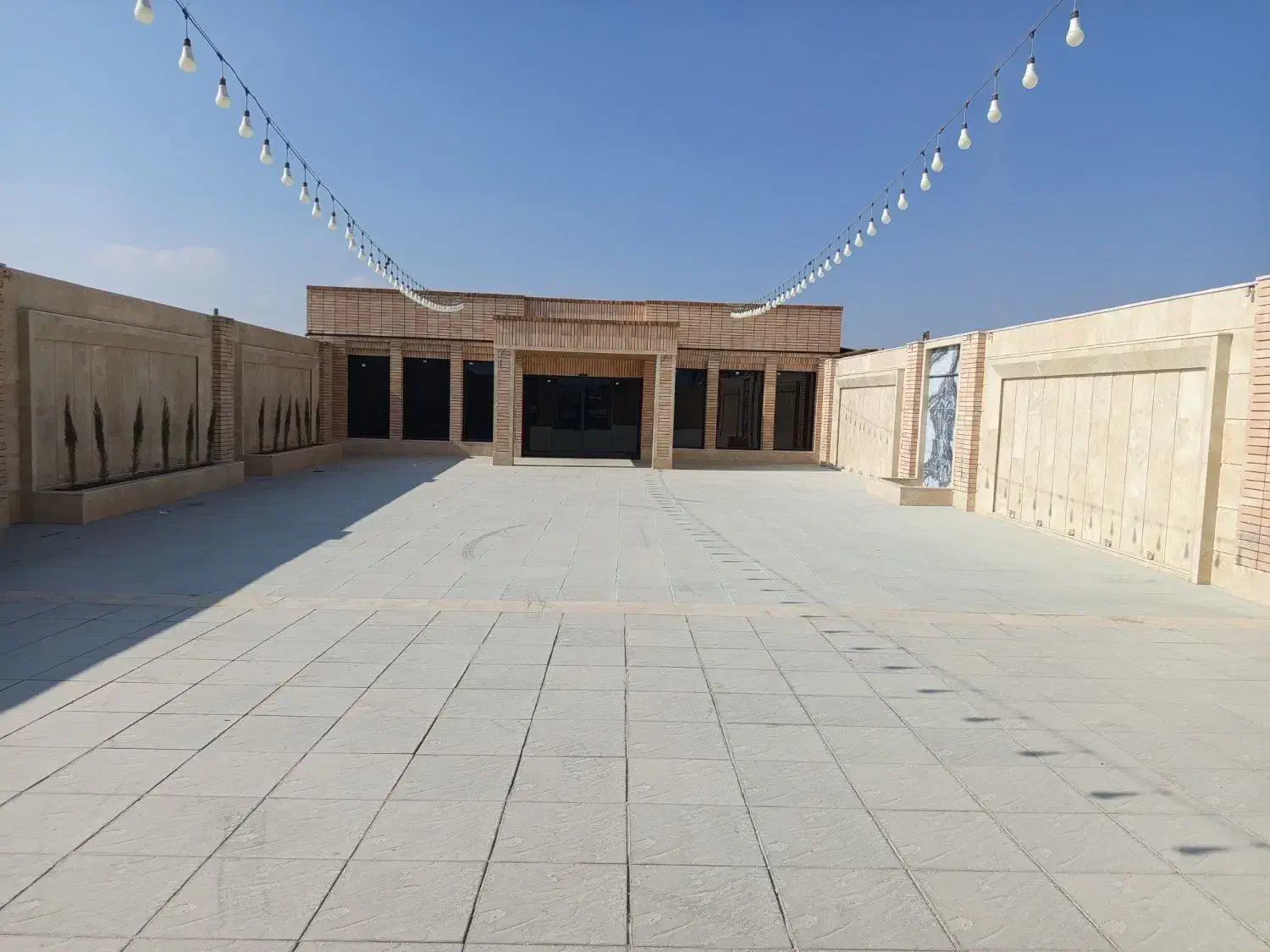 تالار پاسارگاد به فروش می رسد|خدمات پذیرایی، مراسم|بافت, |دیوار