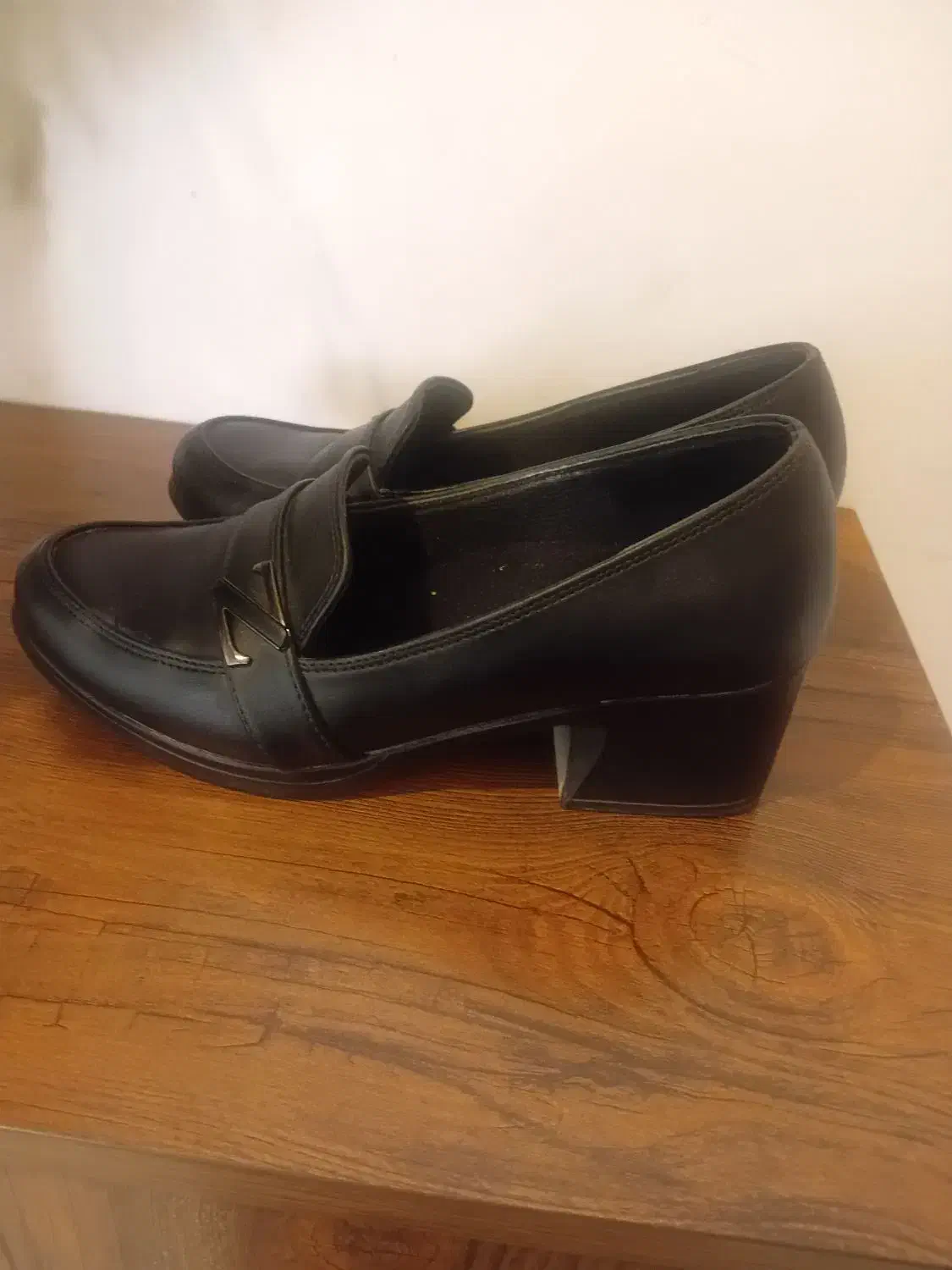 کفش زنانه|کیف، کفش، کمربند|بروجن, |دیوار