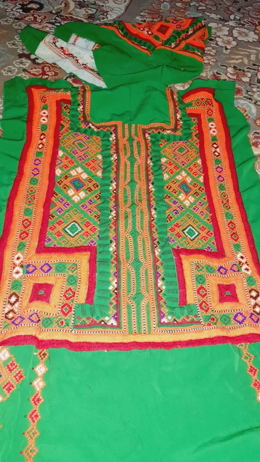 خیاط موسوم|لباس|زهک, |دیوار