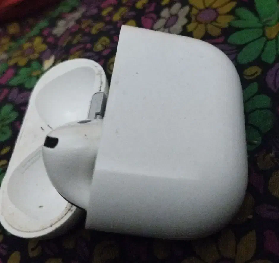 ایرپاد پرو۴ گوش چپ کنسل کننده صدای اطراف|لوازم جانبی موبایل و تبلت|مشهد, شهید رضوی|دیوار