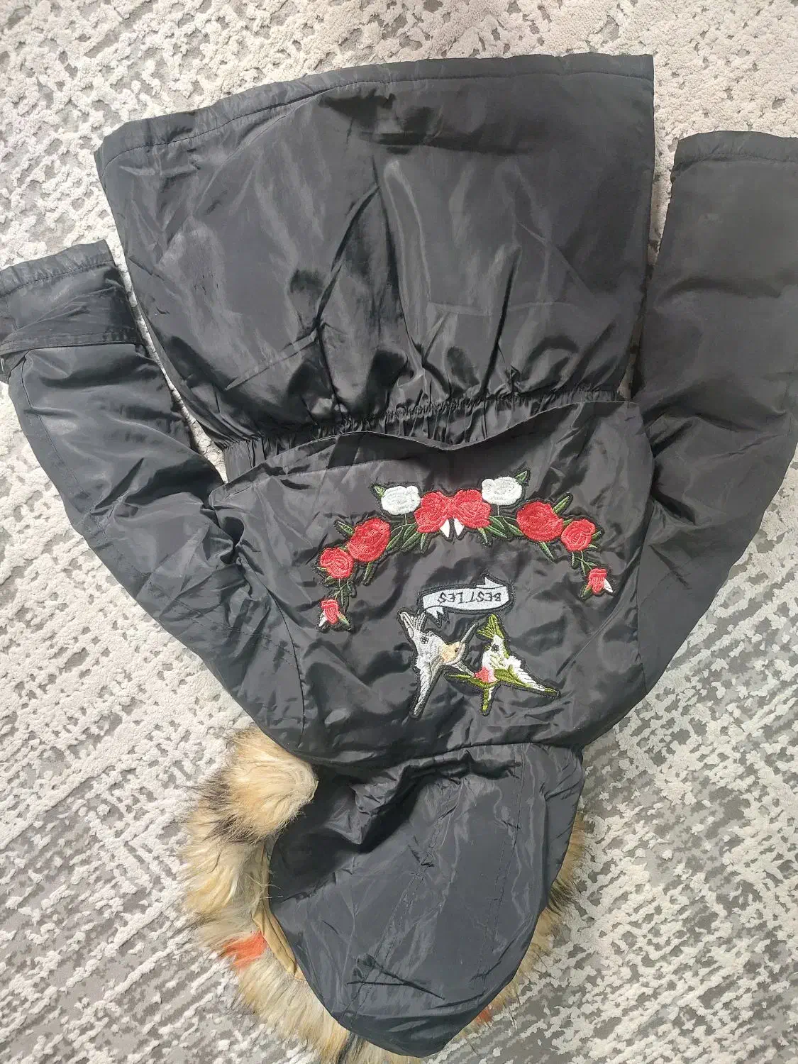 کاپشن|لباس|اسلامشهر, شهرک توحید|دیوار