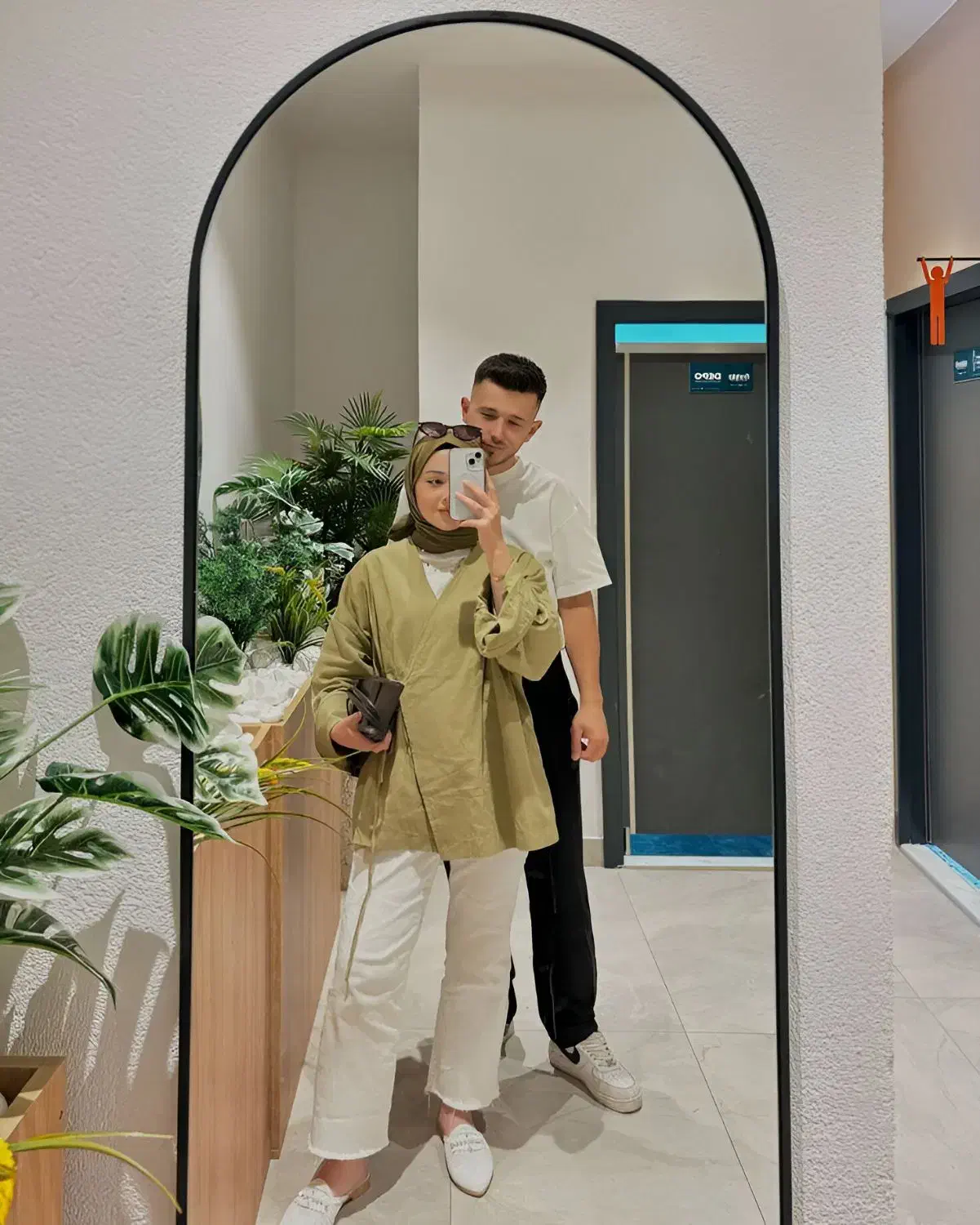 آینه لیونا|آینه|سقز, |دیوار