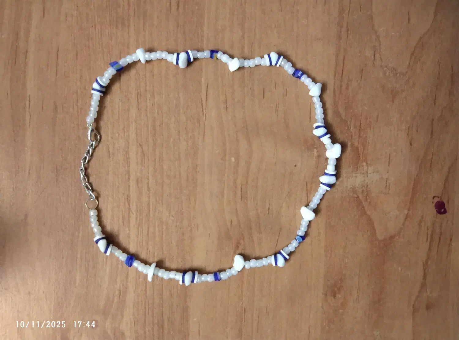 گردنبند سنگی آبی سفید|جواهرات|کاشان, معلم|دیوار