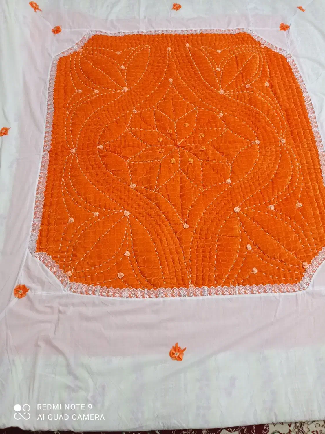 لحاف|رختخواب، بالش، پتو|بومهن, |دیوار