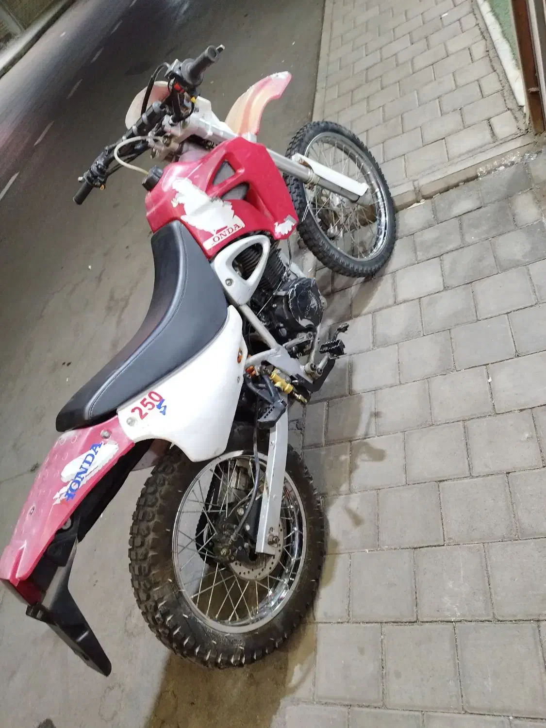 موتور سیکلت|موتورسیکلت|کاشان, کارگر|دیوار