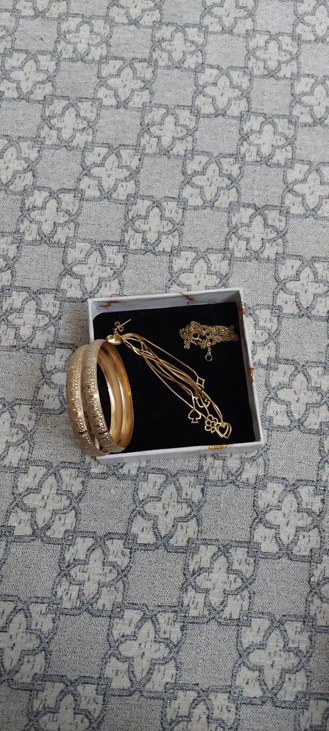 النگو و گوشواره و زنجیر طلا|جواهرات|قم, ارم|دیوار