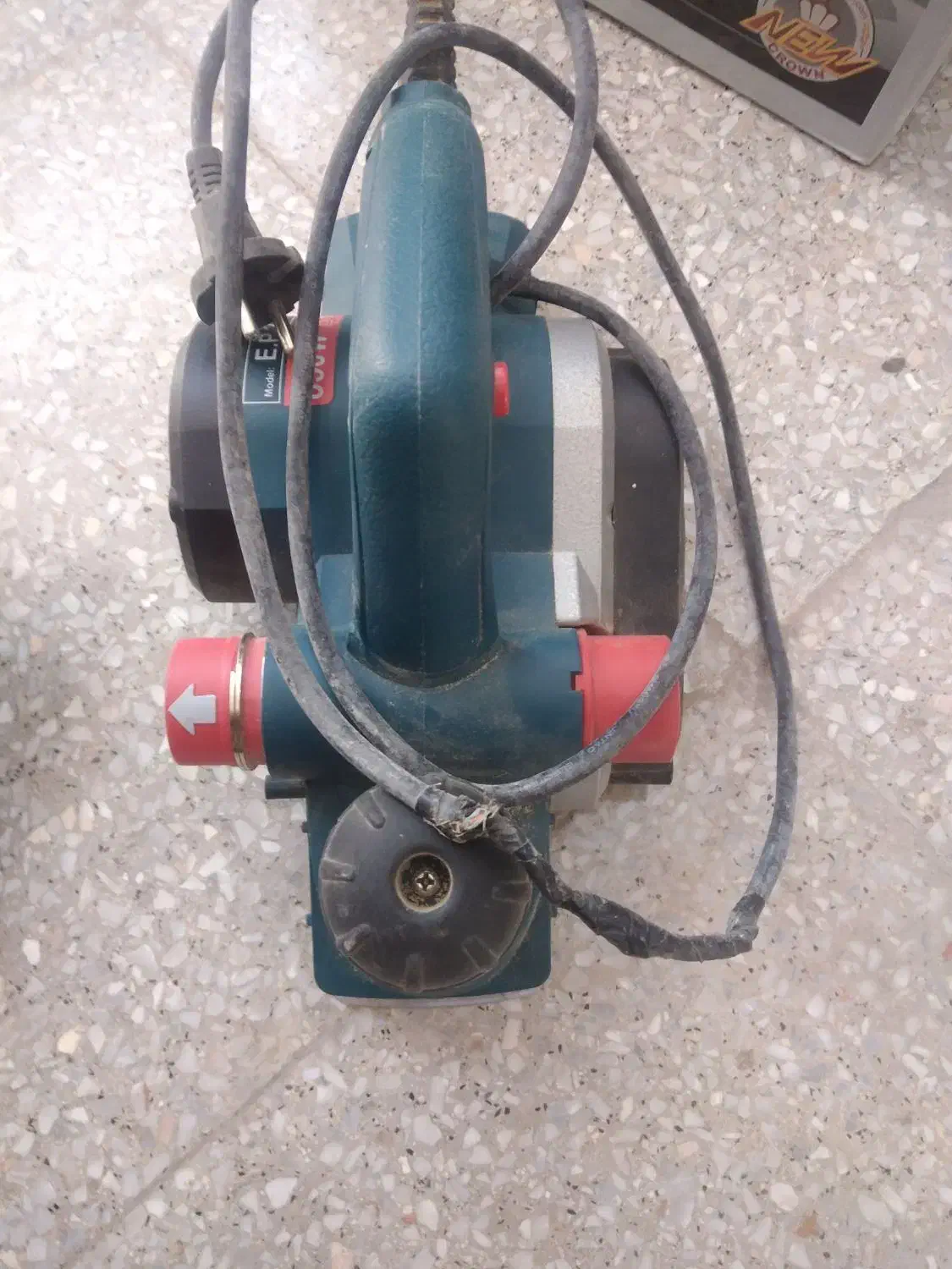 تعدادی کالا|ابزارآلات|فلاورجان, |دیوار