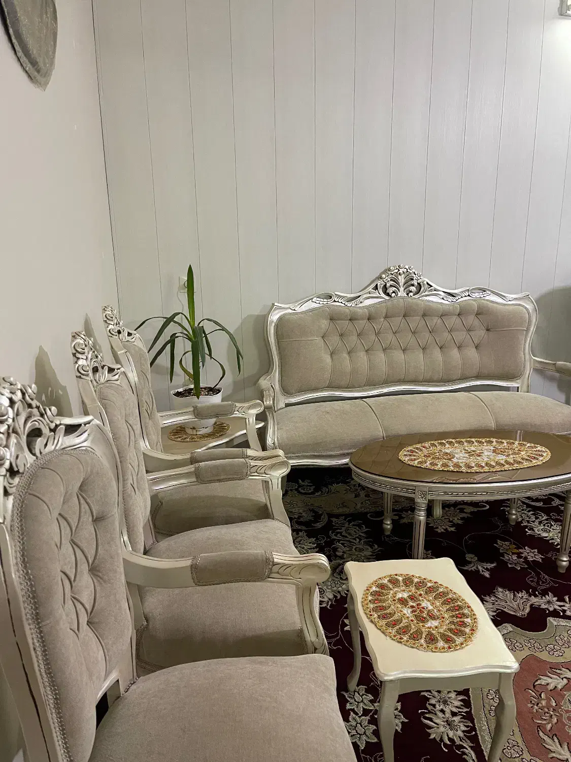 مبل سلطنتی ۹ نفره|مبلمان خانگی و میز عسلی|کاشان, پشت شهربانی|دیوار