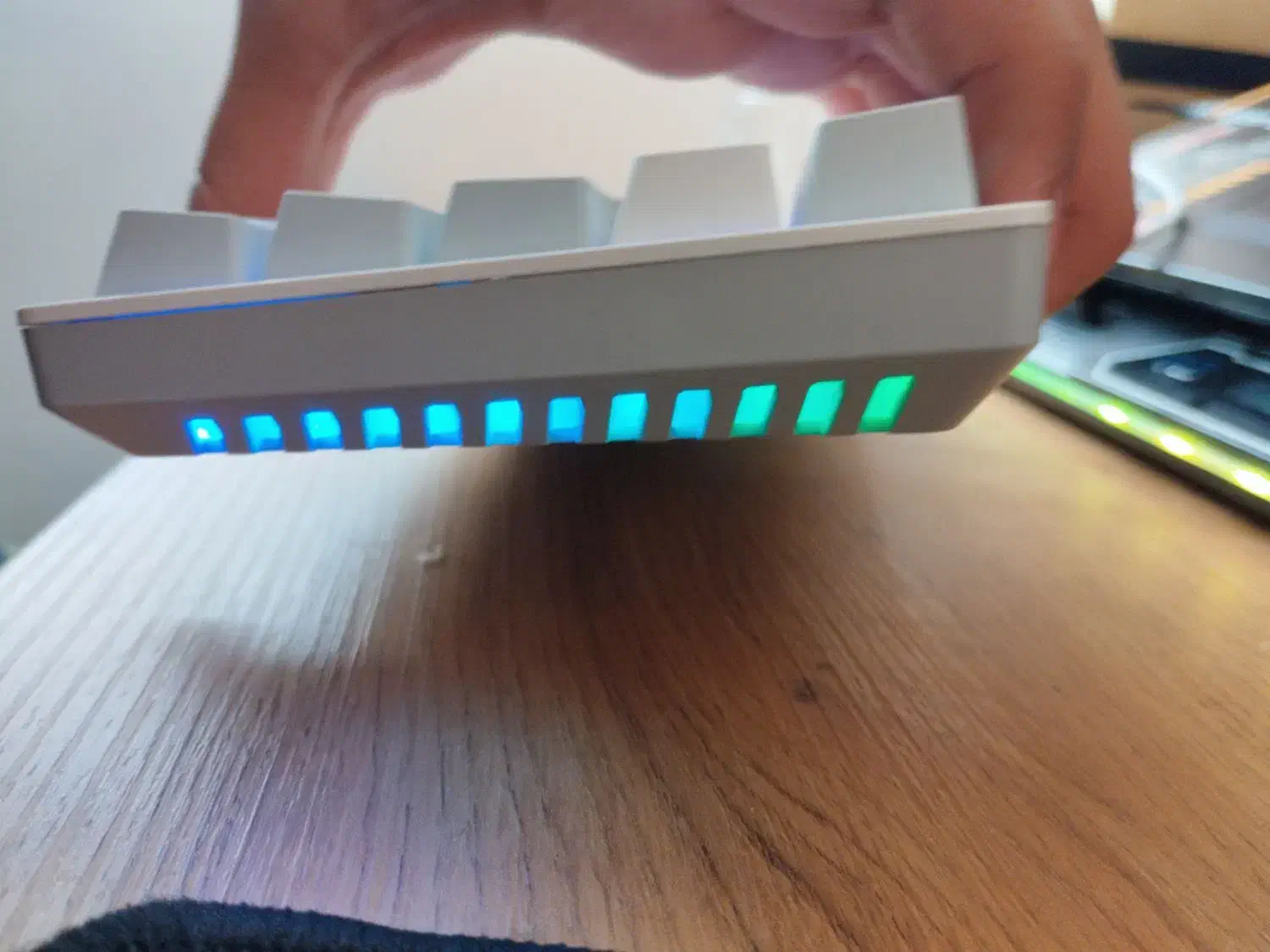 کیبورد redragon مدل akali بسیار نو زیر قیمت بازار|قطعات و لوازم جانبی رایانه|قم, بکایی|دیوار