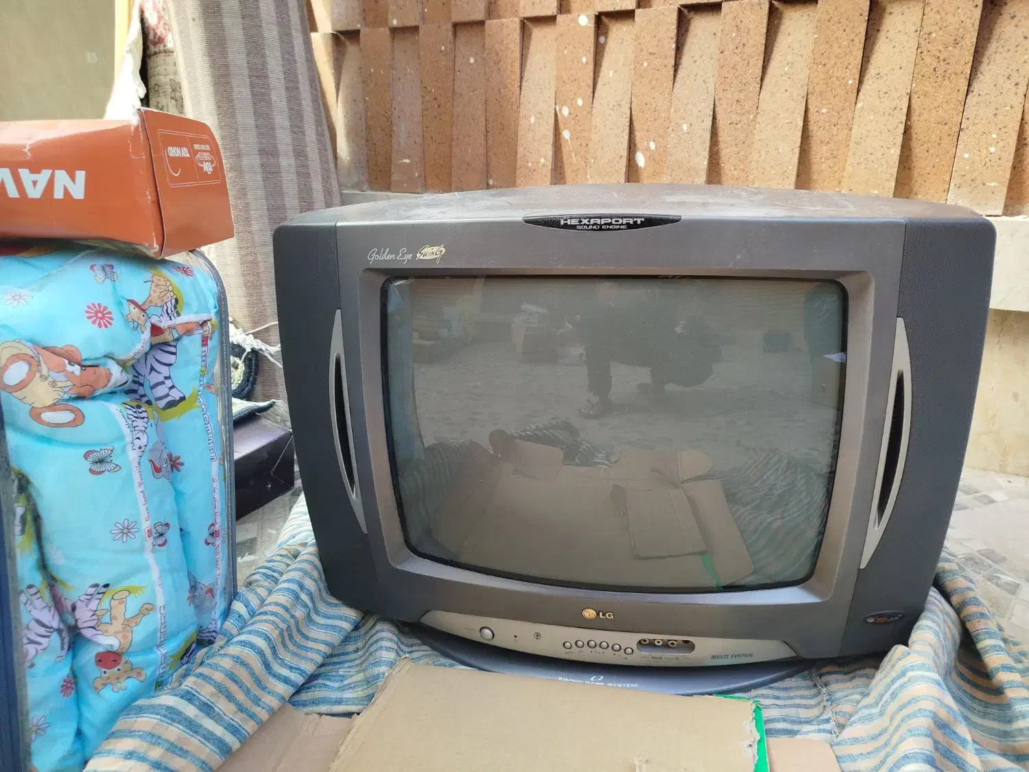 تلویزیون ال جی قدیمی|تلویزیون و پروژکتور|سمنان, |دیوار