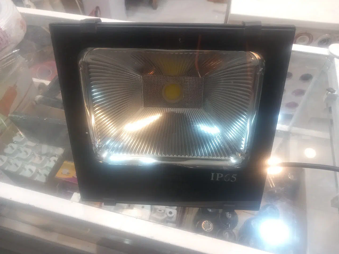 پرژکتور شارک ip65 در حد|تلویزیون و پروژکتور|اصفهان, گرکان|دیوار