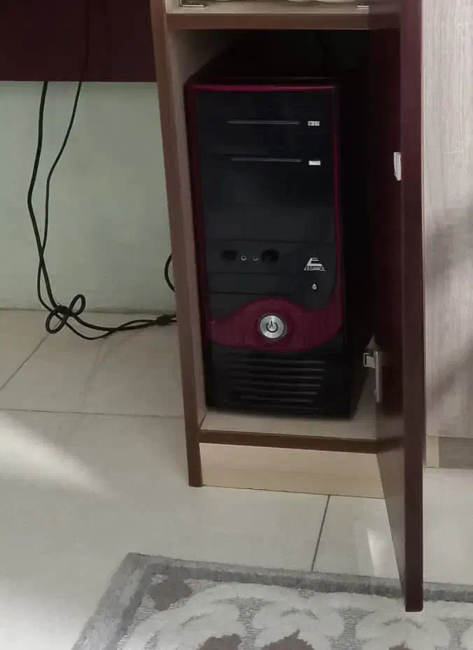 یک عدد کامپیوتر با میز و صندلی|رایانه رومیزی|شیراز, فخرآباد (دروازه کازرون)|دیوار
