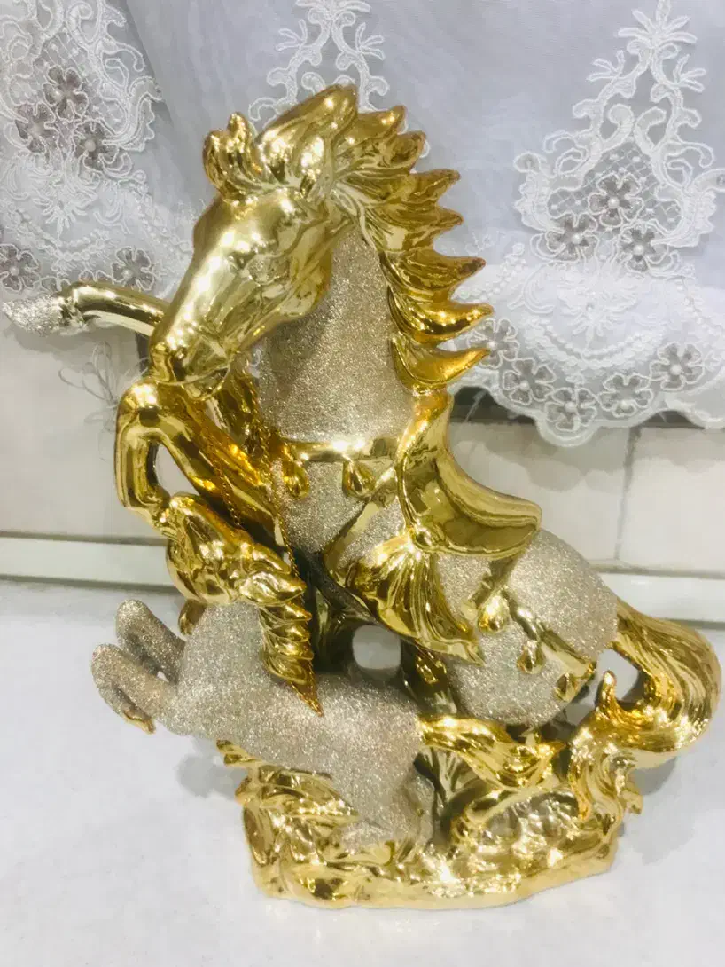 مجسمه طلایی اسب|مجسمه، تندیس، ماکت|تهران, خاوران|دیوار