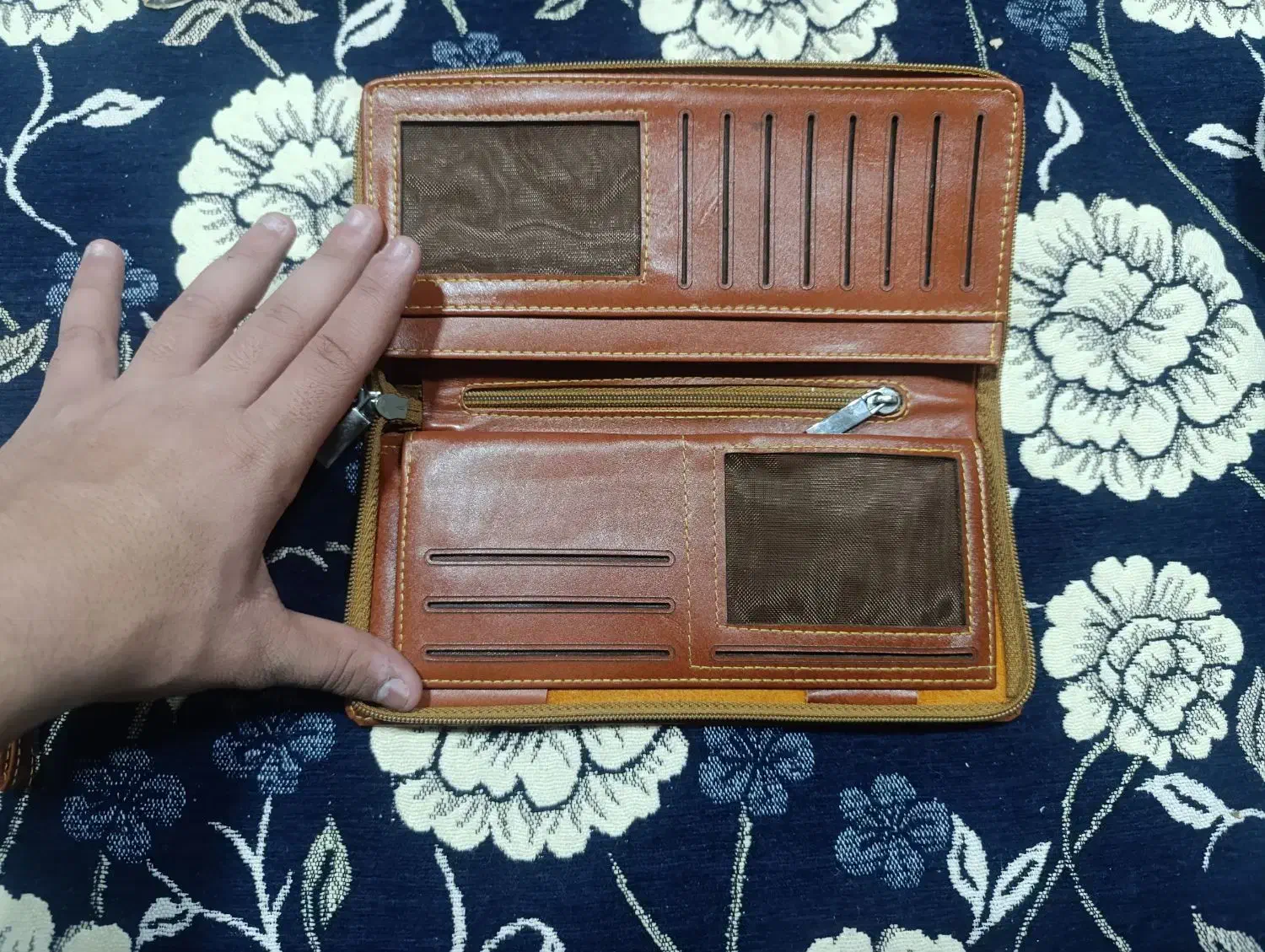 کیف|کیف، کفش، کمربند|نهاوند, |دیوار