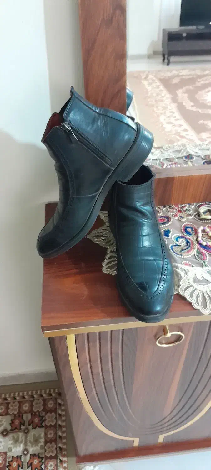 نیم بوت چرم طبیعی برند کاوانی|کیف، کفش، کمربند|پرند, فاز ۶|دیوار