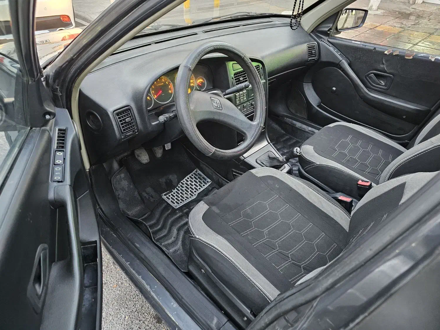 پژو ۸۳ عروس|خودرو سواری و وانت|اراک, |دیوار