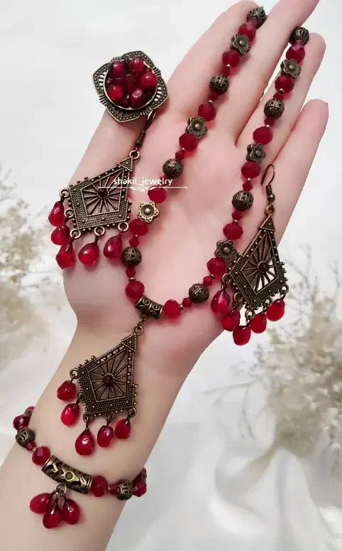 ست و نیمست زنانه یلدایی و مجلسی در طرحهای متنوع|بدلیجات|شهرکرد, |دیوار