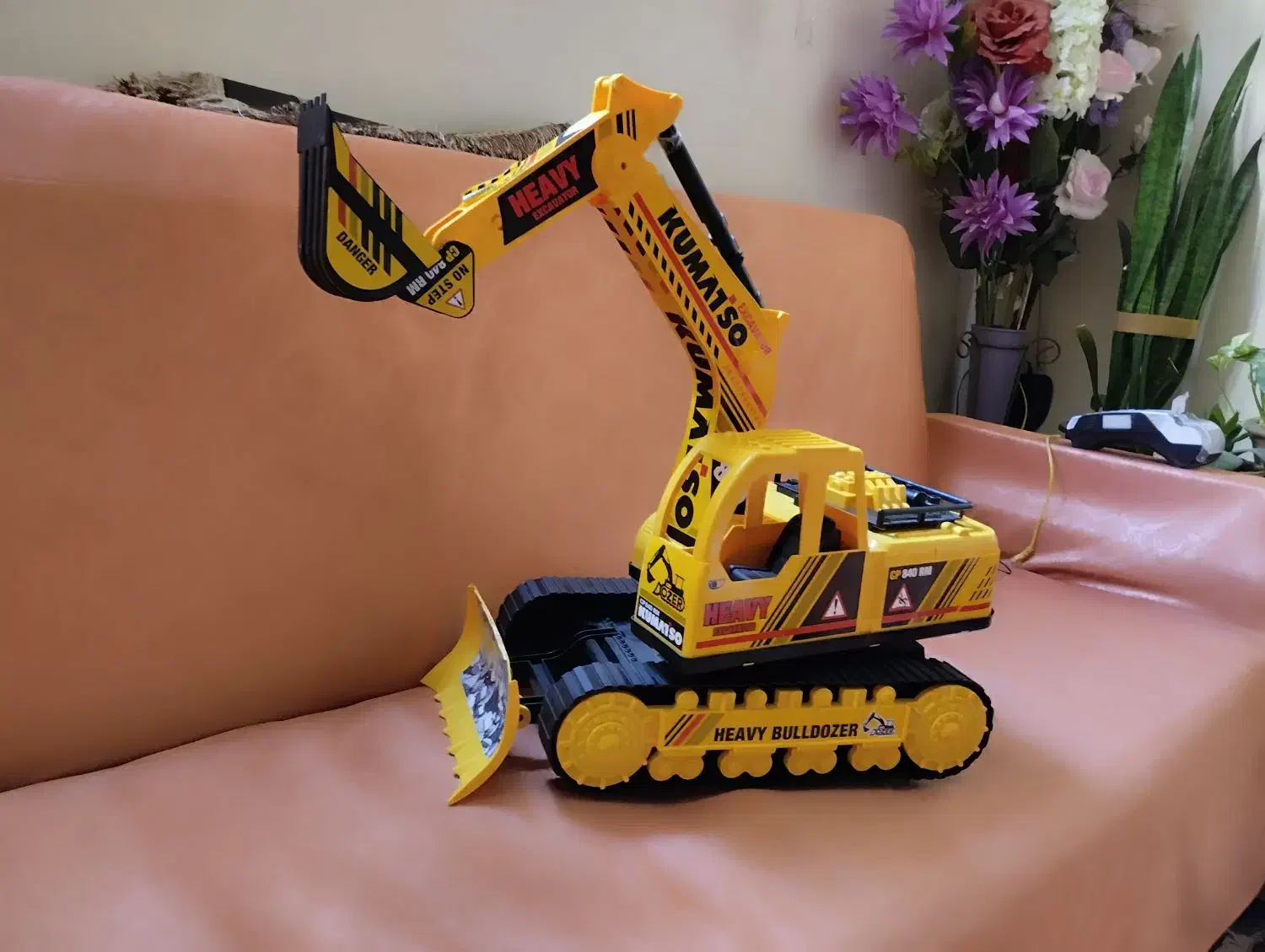 بیل مکانیکی اسباب بازی سایز بزرگ|اسباب‌‌بازی|تبریز, |دیوار