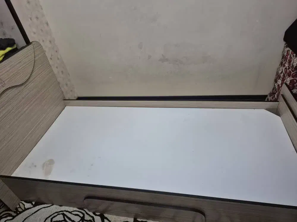 تخت تک نفره سالم باتشک|تخت و سرویس خواب|کرج, مطهری|دیوار