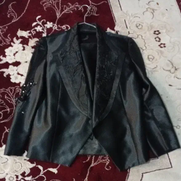 کت دامن|لباس|گلبهار, شهر جدید گلبهار|دیوار