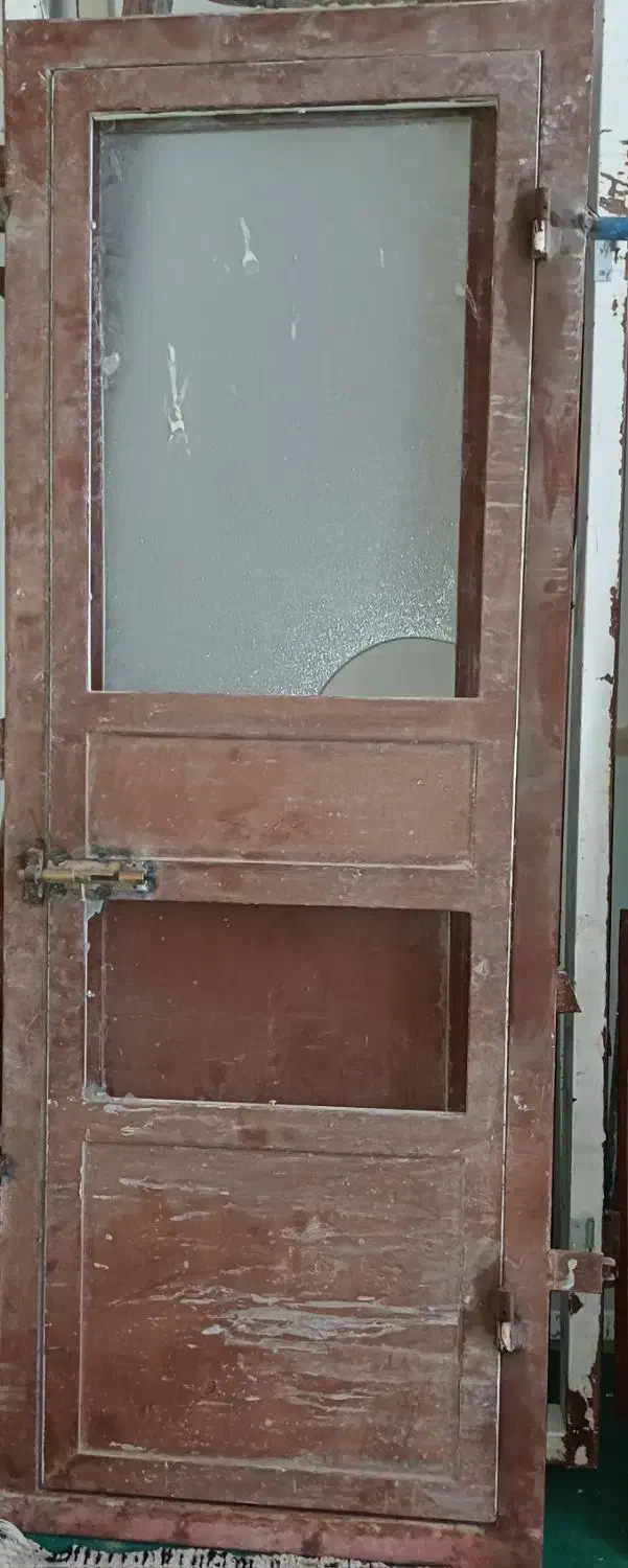 دوعدد درب آهنی  و یک درب دولنگه چوبی از جنس خوب|مصالح و تجهیزات ساختمان|شیروان (خراسان), |دیوار