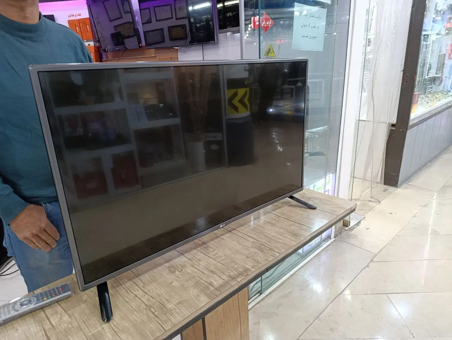 تلویزیون ال جی کره ای اصل ۴۲ اینچ|تلویزیون و پروژکتور|فولادشهر, C1|دیوار