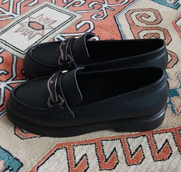 کفش کالج نو|کیف، کفش، کمربند|اقبالیه, |دیوار