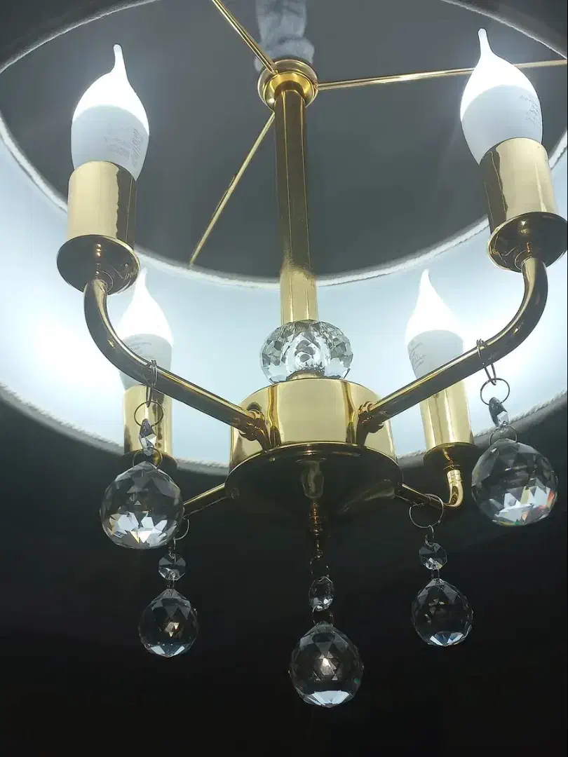 لوستر ۴ شاخه تمیز و سالم|لوستر و چراغ آویز|تهران, میرداماد|دیوار