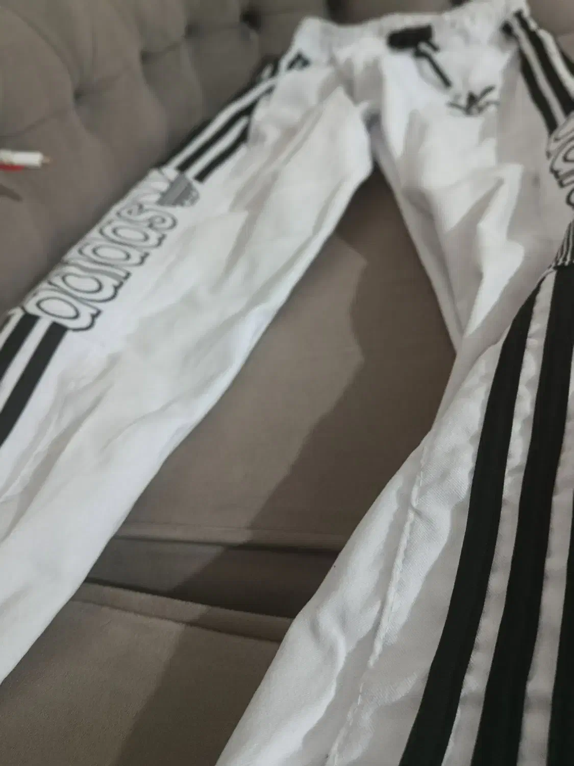 شلوار|لباس|وزینه, |دیوار