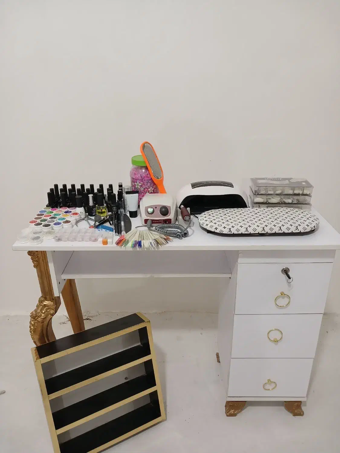 وسایل کاشت ناخن|آرایشگاه و سالن‌های زیبایی|میاندوآب, |دیوار