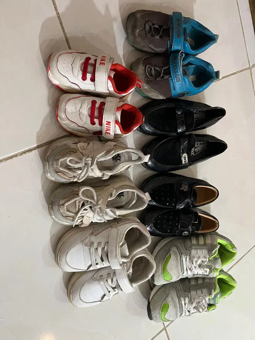 تعدادی کفش و بوت بچه تازه|کفش و لباس بچه|سنندج, |دیوار
