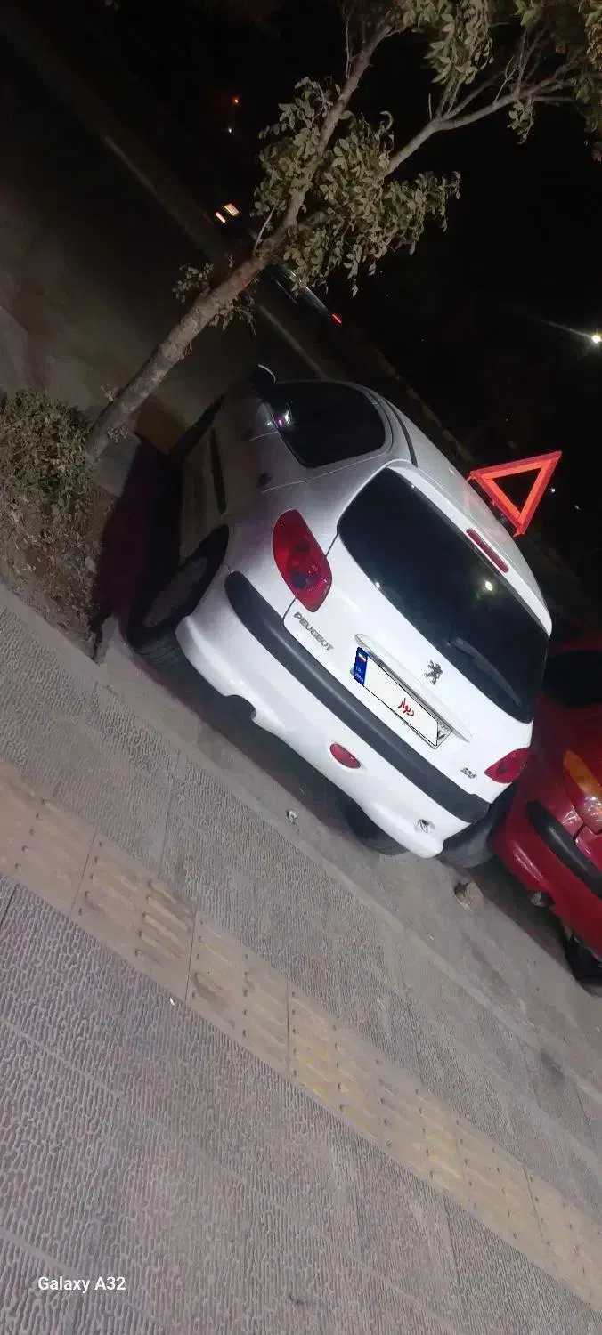 ۲۰۶ مدل ۹۸ تیپ۲|خودرو سواری و وانت|اصفهان, ناصرخسرو|دیوار