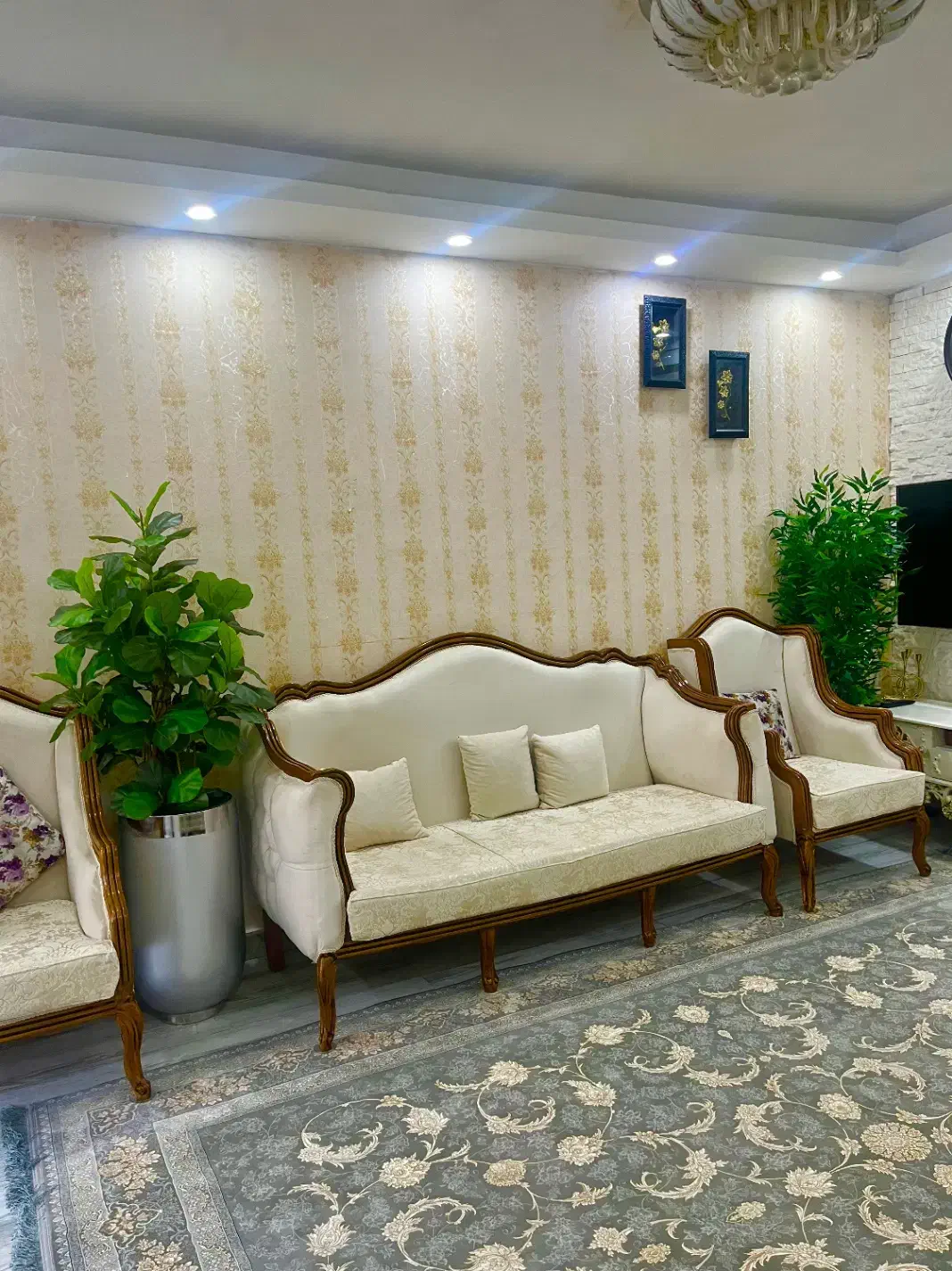 مبل فرانسوی کاملا نو|مبلمان خانگی و میز عسلی|رشت, قاسمیه|دیوار