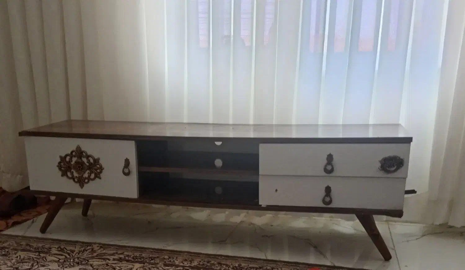 میز تلوزیون|میز تلویزیون|تربت جام, کاریز نو سفلی|دیوار