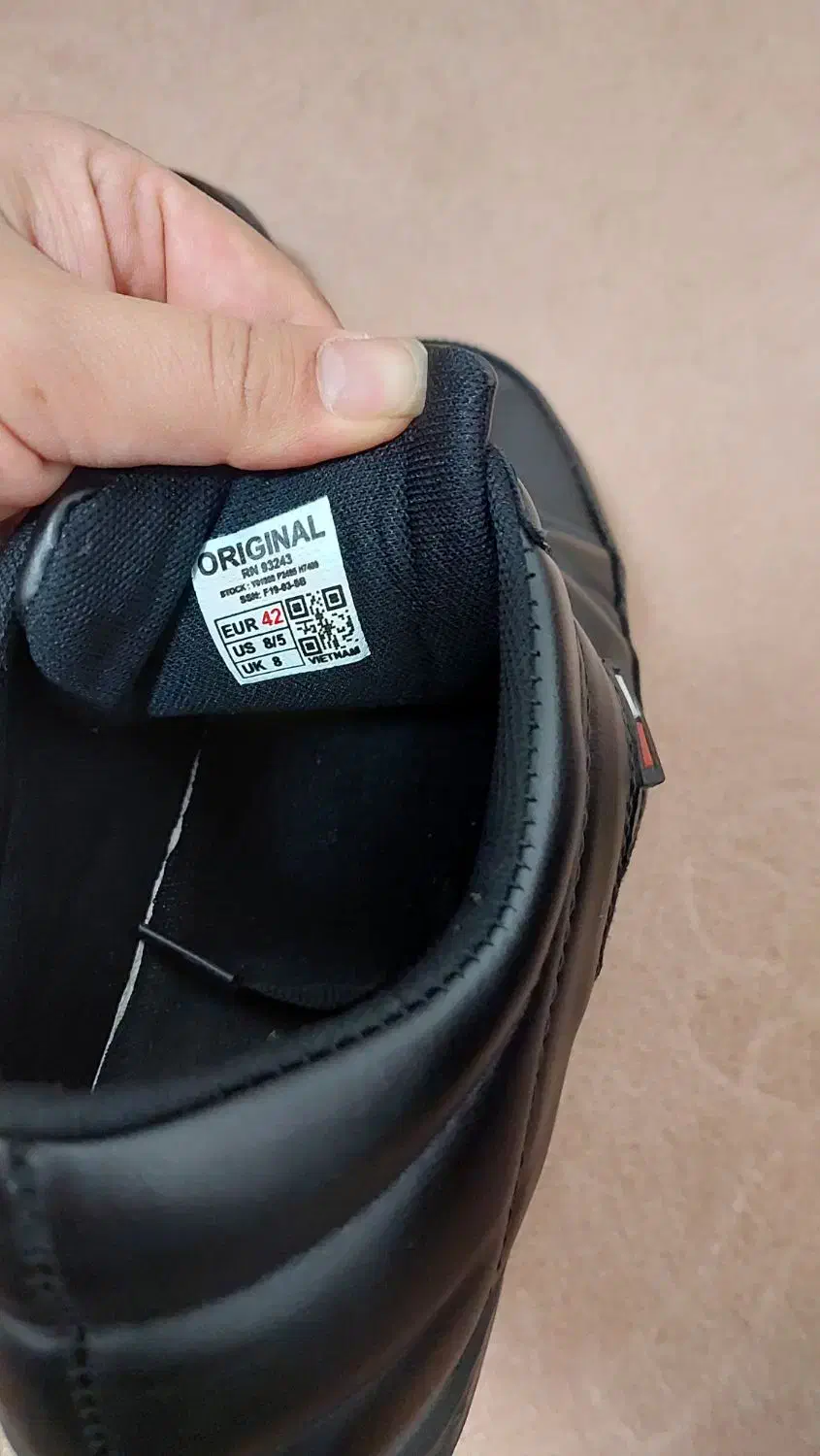 کفش اسپرت خارجی سایز۴۲قیمت یک ملیون|کیف، کفش، کمربند|خوی, |دیوار