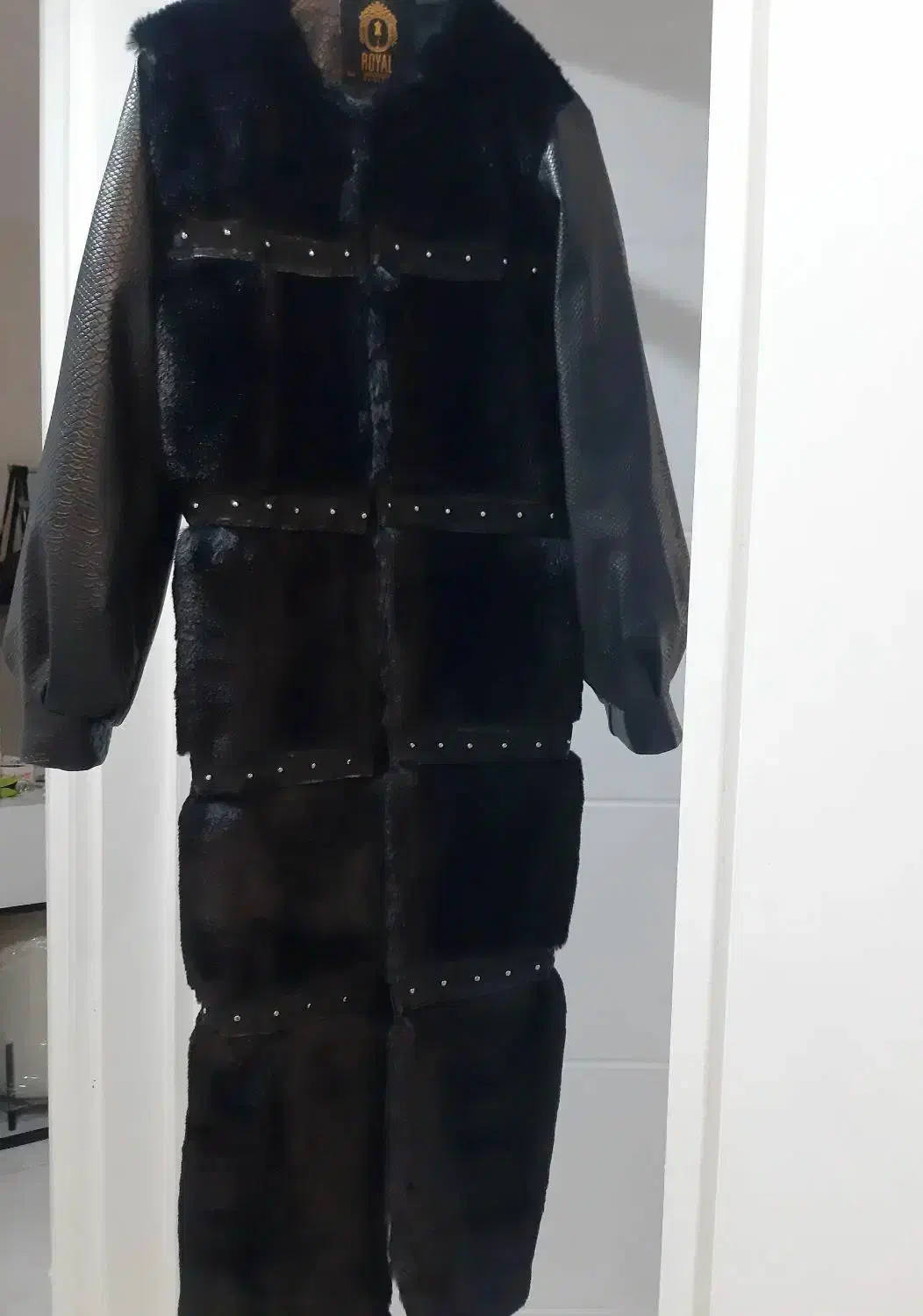 پالتو جلو خز دار پشت چرم مجلسی و پیراهن دوتیکه|لباس|تهران, پرستار|دیوار