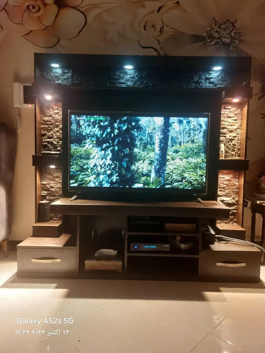 میز تلویزیون|میز تلویزیون|شاهینشهر, خبرنگار|دیوار