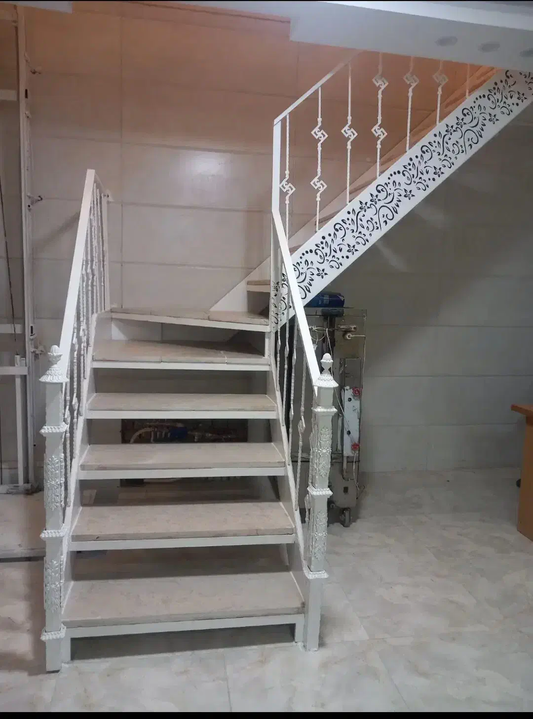 ساخت انواع پله های گِرد، مُعلق و...درغرب کشور|خدمات پیشه و مهارت|سنندج, |دیوار