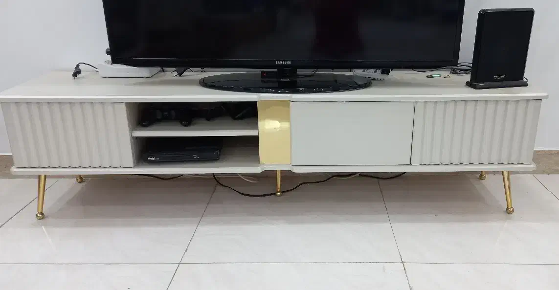 میزتلوزیون کاملا سالم وتمیز|میز تلویزیون|رشت, استقامت ۱|دیوار