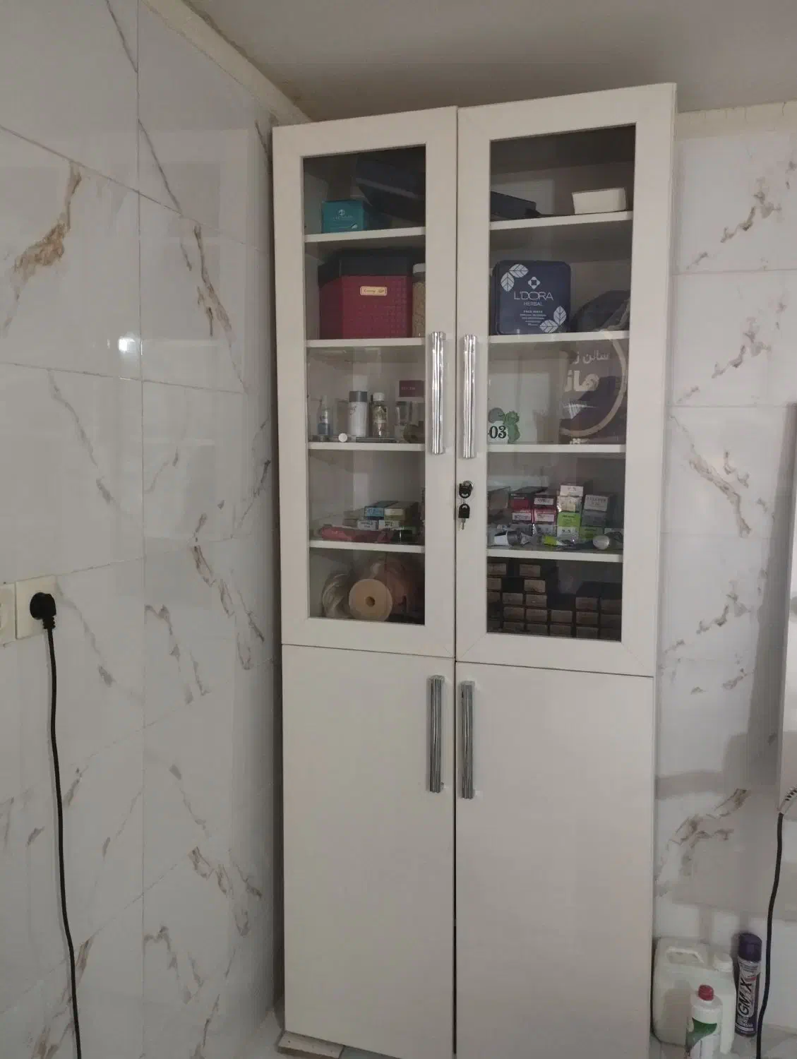 لوازم سالن آرایشگاهی|آرایشگاه و سالن‌های زیبایی|اردبیل, |دیوار