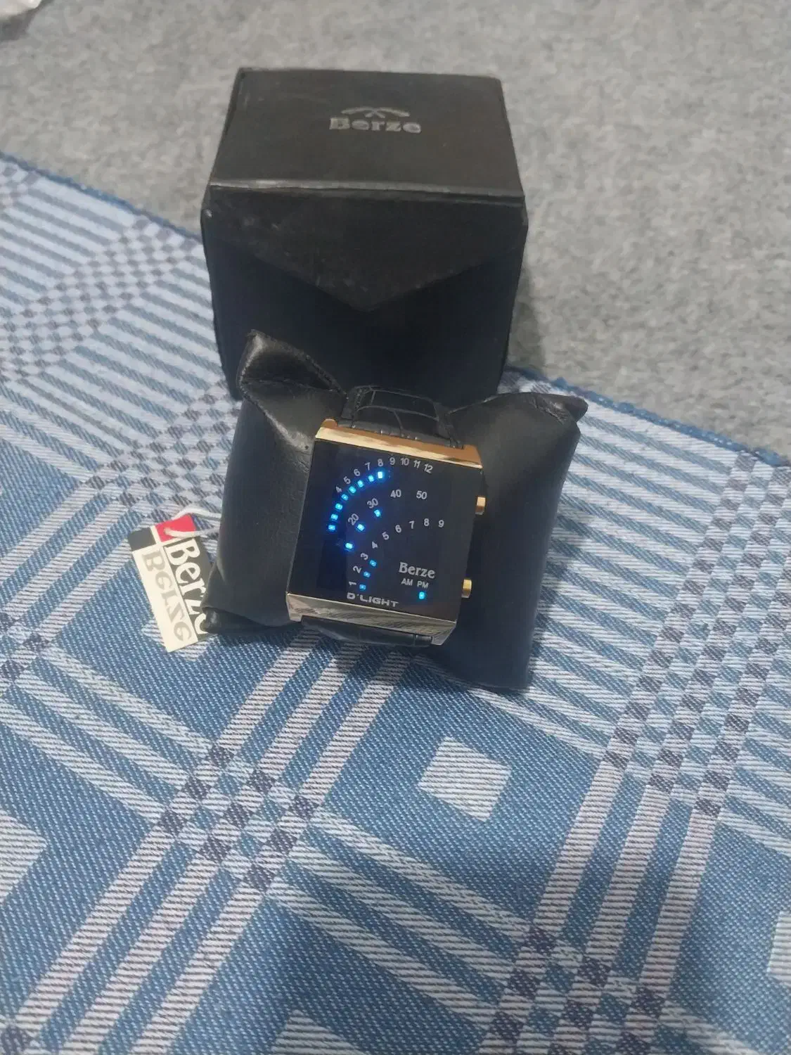 ساعت مچی دیجیتالی|ساعت|اندیشه, اندیشه فاز ۱|دیوار