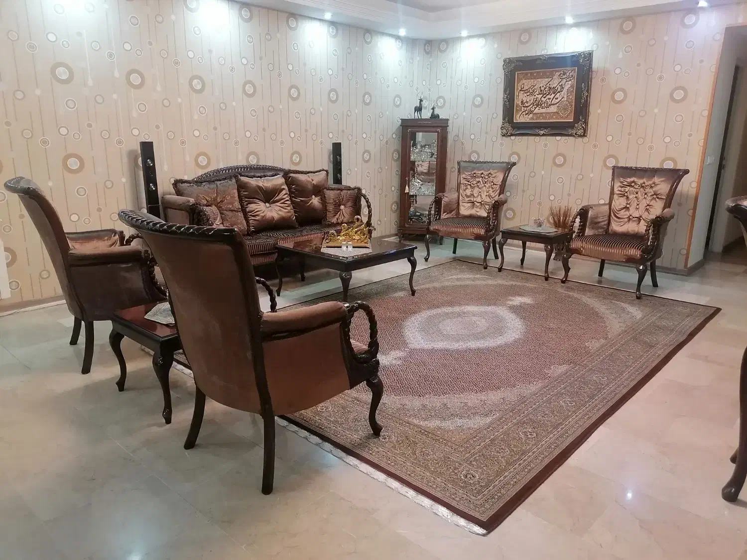 مبلمان 7 نفره و 8 صندلی غذاخوری|مبلمان خانگی و میز عسلی|چمستان, |دیوار