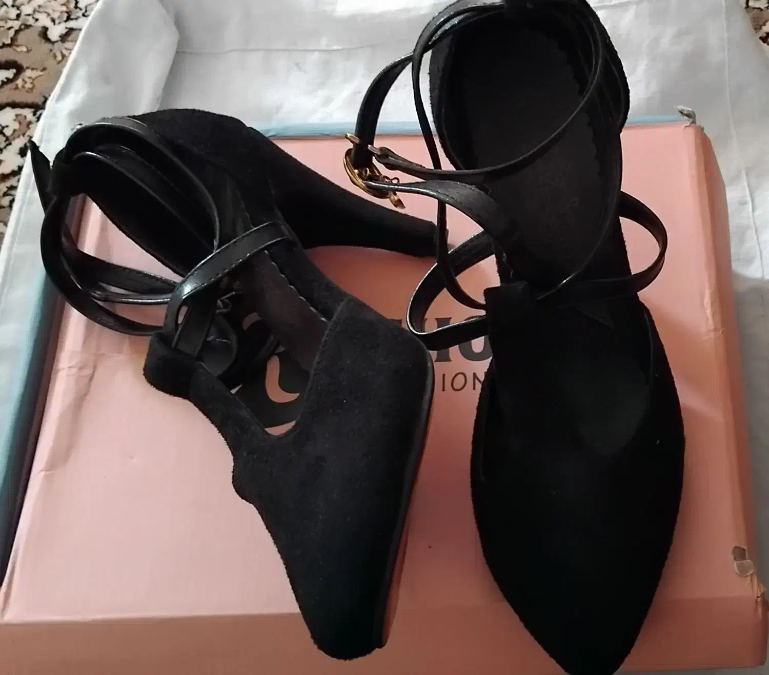 کفش مهمونی|کیف، کفش، کمربند|تربت جام, میرقوام الدین|دیوار