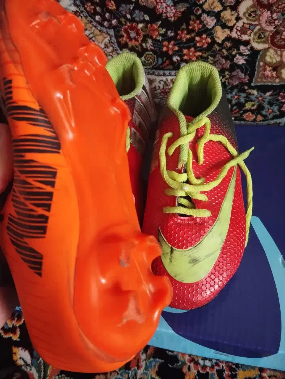 دو تا کفش ورزشی چمنی نو نو یکیش دو بار پوشیده شده|کیف، کفش، کمربند|اسلامشهر, شهرک محمدیه|دیوار