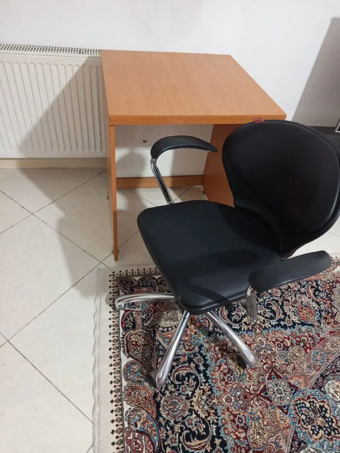 یک عدد میز صندلی در حد به فروش می‌رسد.|میز و صندلی غذاخوری|صباشهر, |دیوار