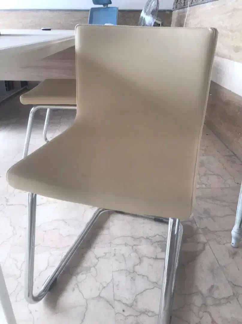 صندلی بسیار نو چرم ایتالفوم|دفتر کار|آمل, |دیوار
