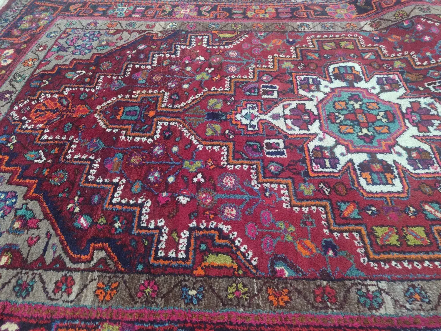 فروش فوری قالیچه دست باف|فرش|آبدانان, |دیوار