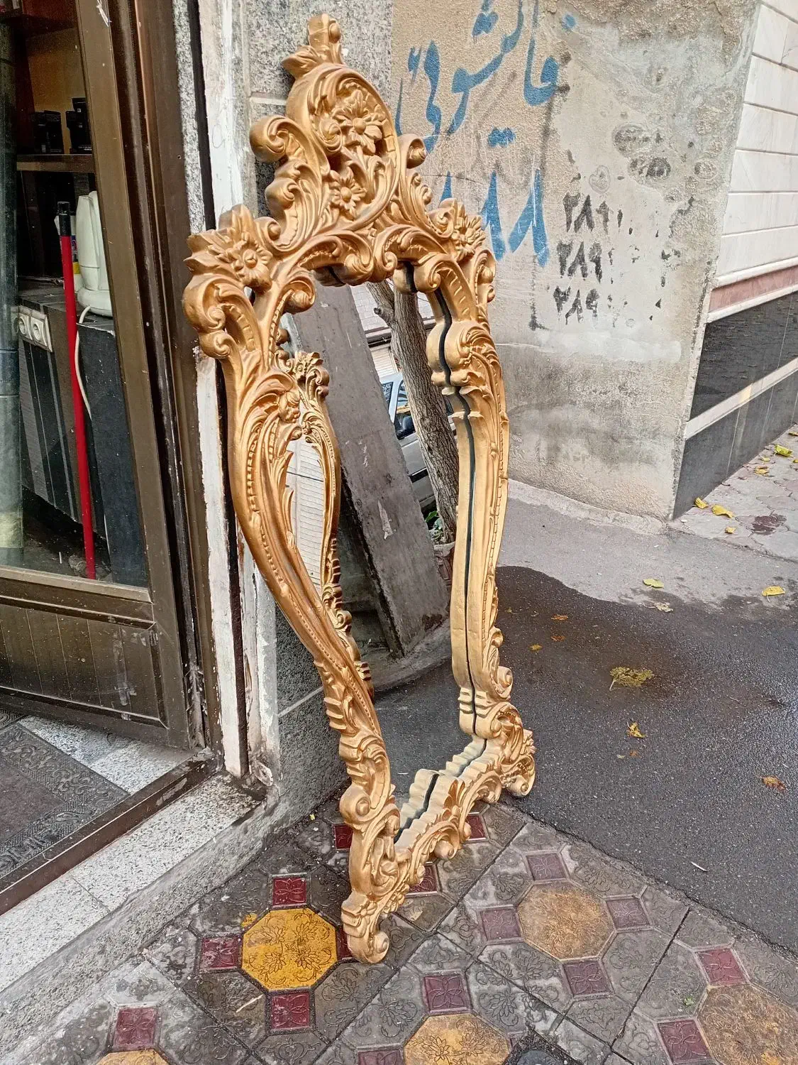 آینه استاده  و لوستر چهار شاخ|لوستر و چراغ آویز|تبریز, |دیوار