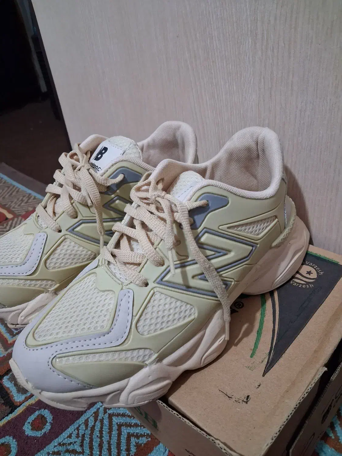 کفش اسپرت|کیف، کفش، کمربند|بهنمیر, |دیوار